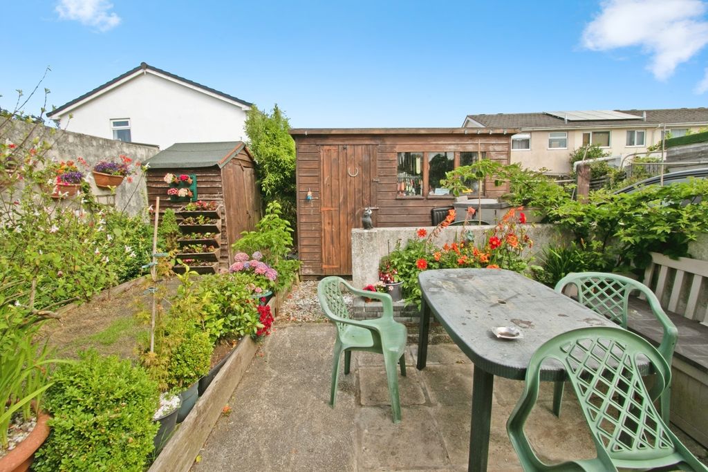 Additional image 4 of 1 bed flat for saleNorth Roskear Road, Camborne, Cornwall TR14