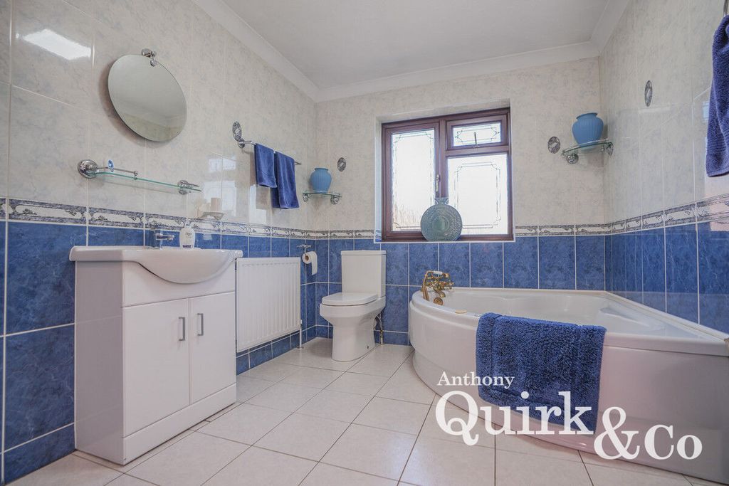 Additional image 21 of 4 bed detached house for saleLarup Avenue, Canvey Island SS8