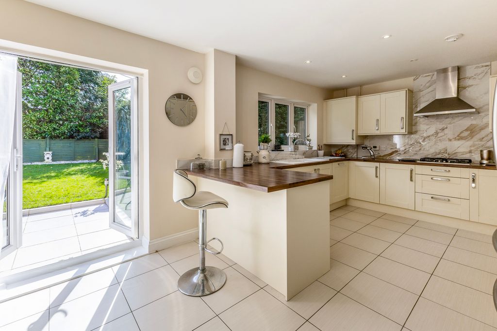 Additional image 13 of 4 bed detached house for saleHawthorne Gardens, Caterham CR3