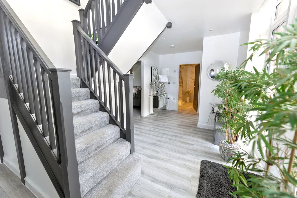 Additional image 3 of 4 bed detached house for saleHeath Road, St Osyth CO16