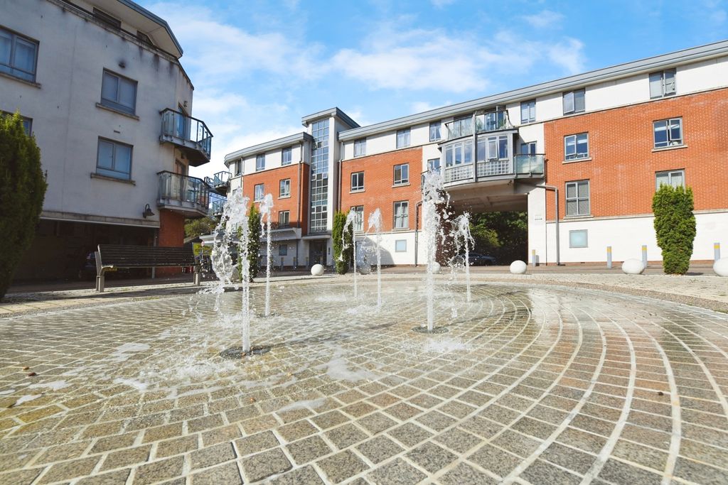 2 bed flat for saleVictoria Court, New Street, Chelmsford, Essex CM1