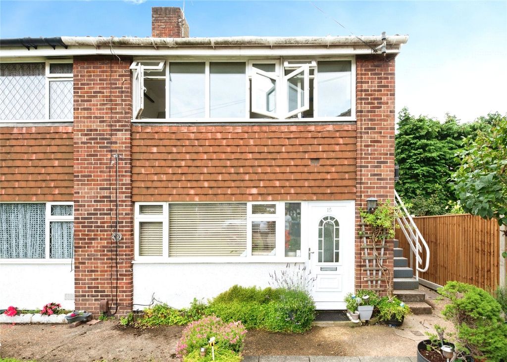1 bed maisonette for saleCricketers Close, Chessington KT9