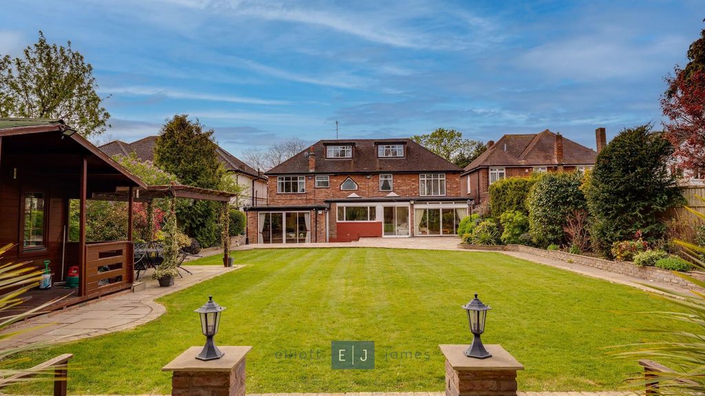Additional image 37 of 5 bed detached house for saleLee Grove, Chigwell IG7