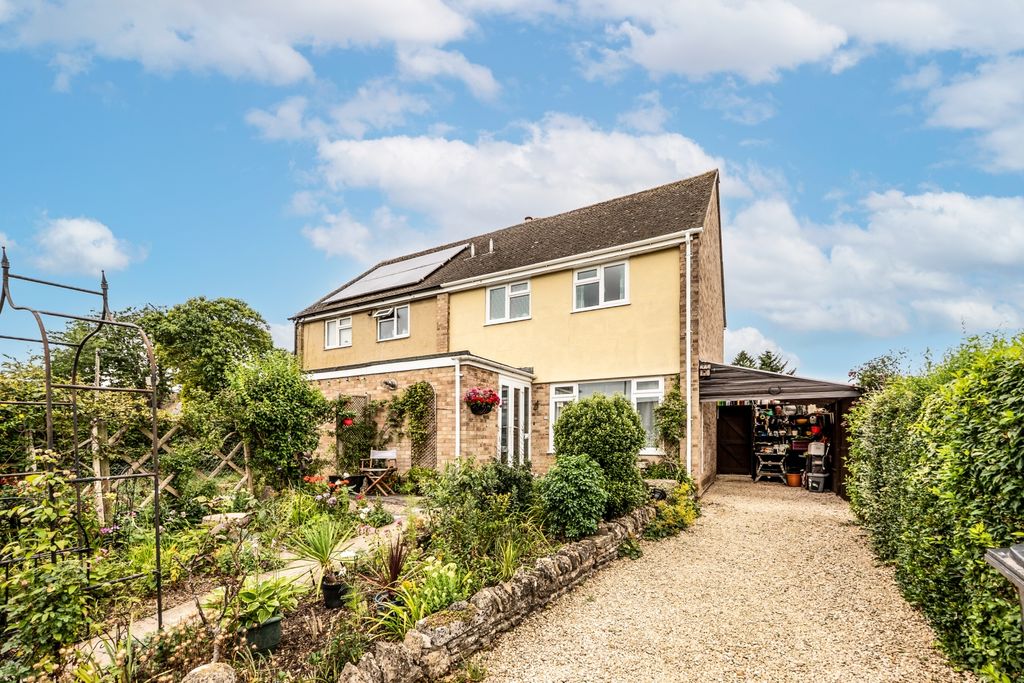3 bed semi-detached house for saleWysdom Way, Burford, Oxfordshire OX18