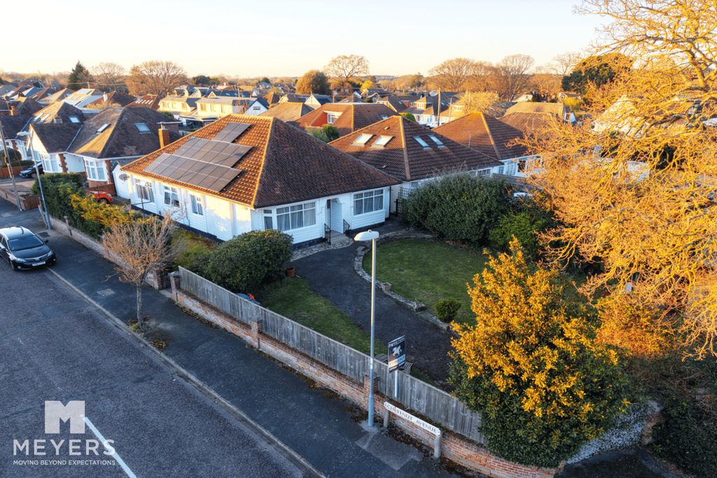 4 bed detached bungalow for saleOak Avenue, Christchurch, 2 BH23