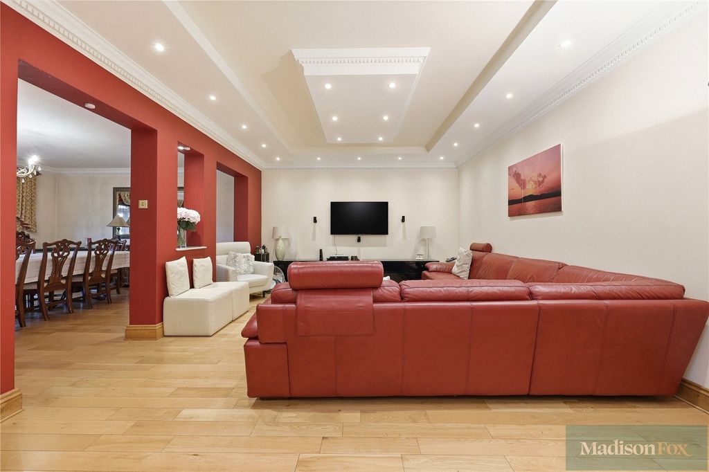 Additional image 5 of 6 bed detached house for saleTomswood Road, Chigwell IG7