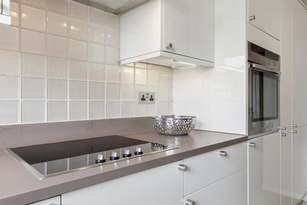 Additional image 11 of 1 bed flat for saleGreenhill, High Road, Buckhurst Hill IG9