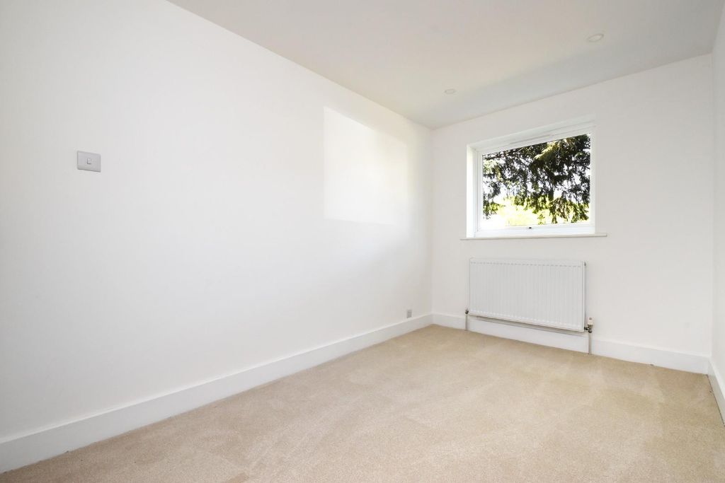 Additional image 5 of 2 bed flat for saleEaton Court, Kemnal Road, Chislehurst BR7
