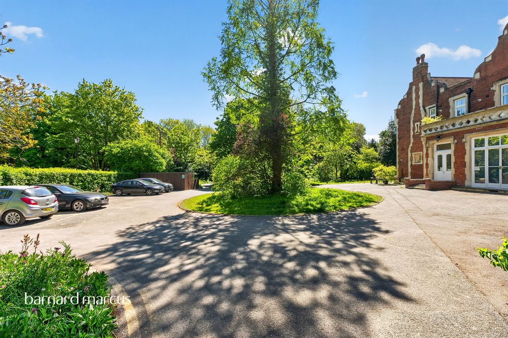 Additional image 16 of 2 bed flat for saleHoneywood Walk, Carshalton SM5