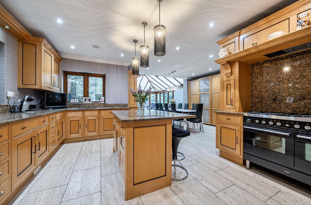 Additional image 4 of 5 bed detached house for saleProwse Avenue, Bushey Heath, Bushey WD23