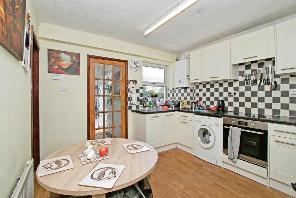 Additional image 9 of 1 bed flat for saleNorth Roskear Road, Camborne, Cornwall TR14