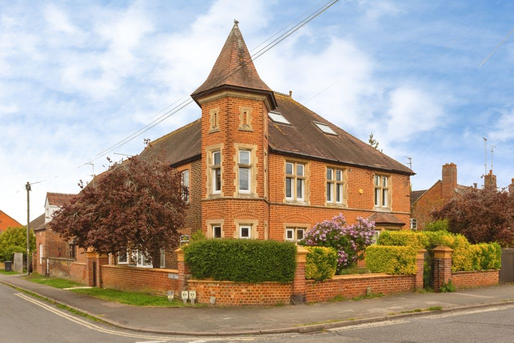 Additional image 18 of 1 bed flat for saleEssex Road, Thame, Oxfordshire OX9
