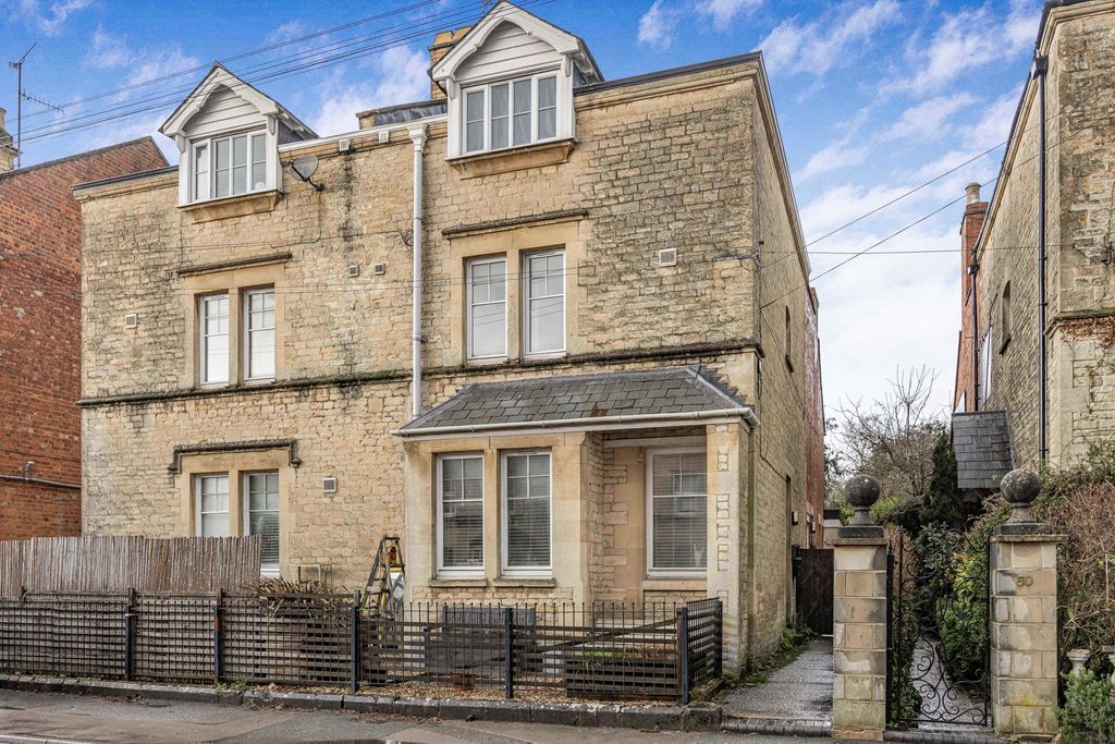 Additional image 12 of 2 bed flat for saleAshcroft Road, Cirencester, Gloucestershire GL7
