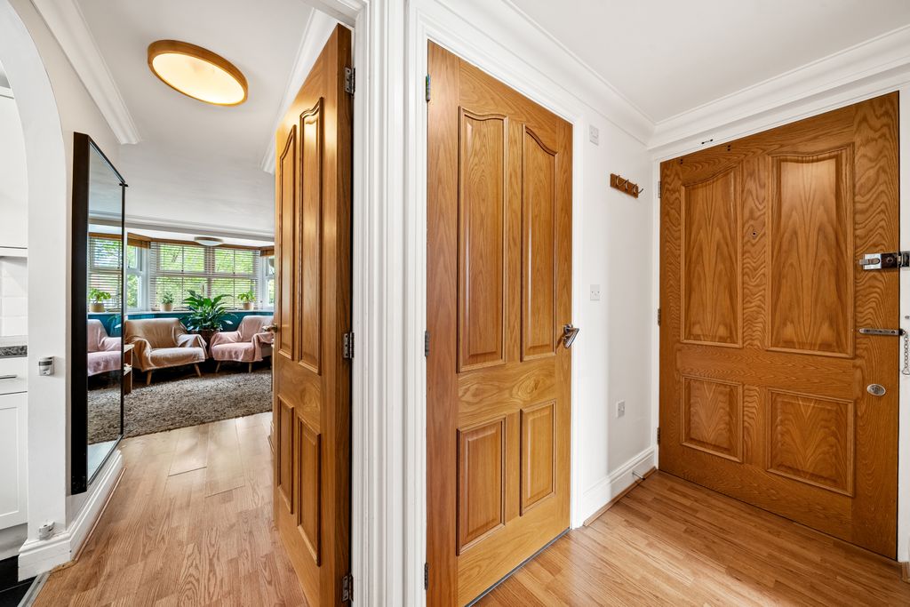 Additional image 14 of 2 bed flat for saleChertsey, Surrey KT16