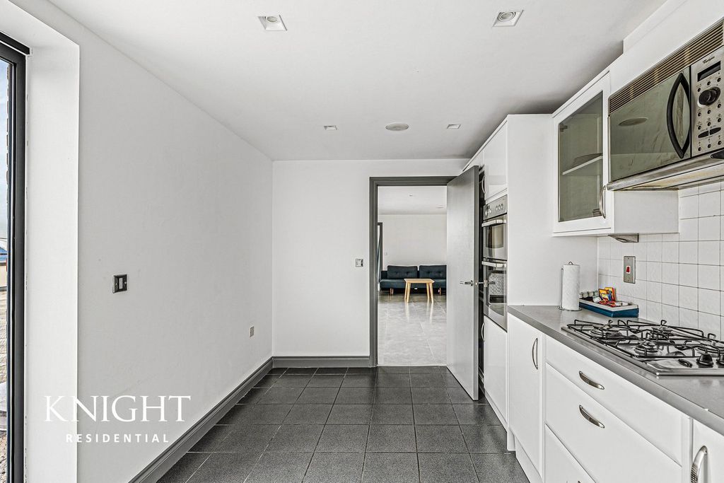 Additional image 8 of 3 bed flat for saleNew Street, Chelmsford CM1
