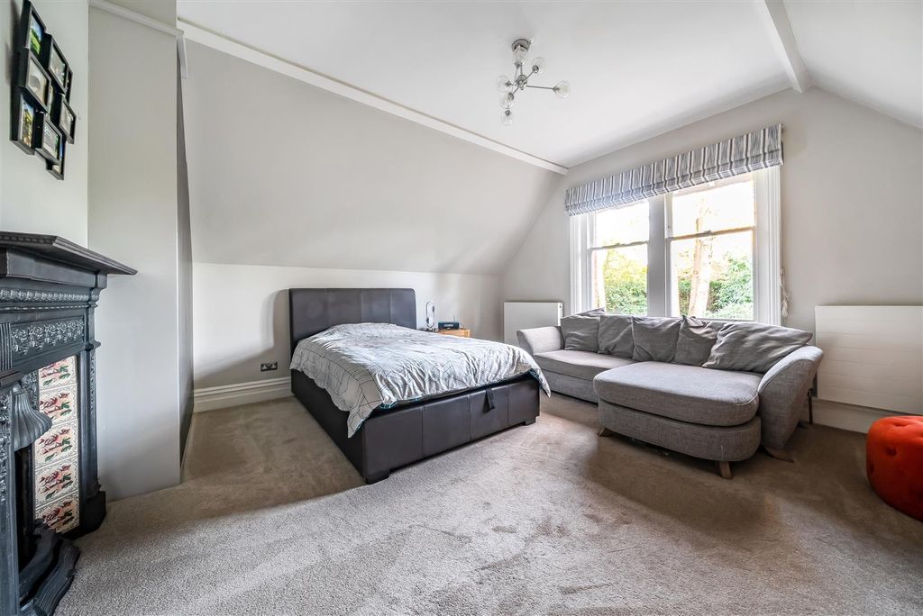 Additional image 7 of 3 bed flat for saleChurch Hill, Camberley GU15