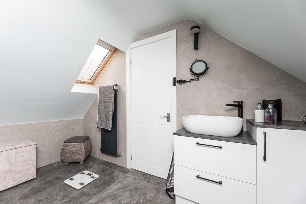Additional image 15 of 3 bed detached house for saleMiddle Oxford Street, Castleford WF10