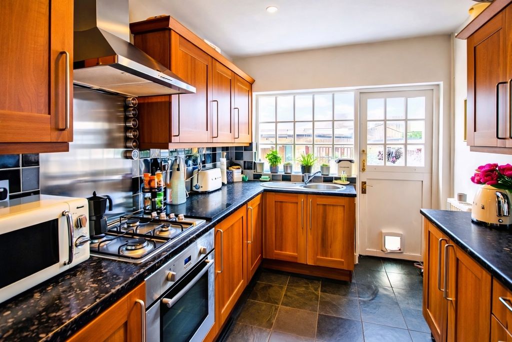 Additional image 4 of 2 bed flat for saleBlack Friars, Chester, Cheshire CH1