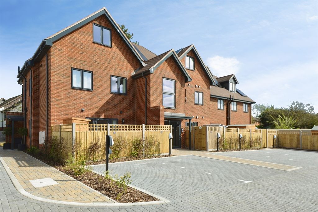 Additional image 2 of 1 bed flat for saleJoinery Close, Princes Risborough HP27