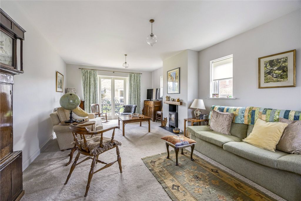 4 bed detached house for saleCotswold Edge, Mickleton, Gloucestershire GL55 photo 2