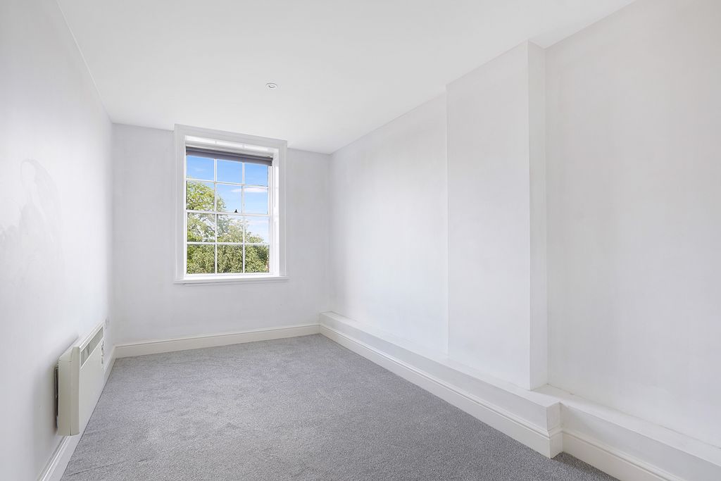 2 bed flat for saleNew Road ME1 photo 5