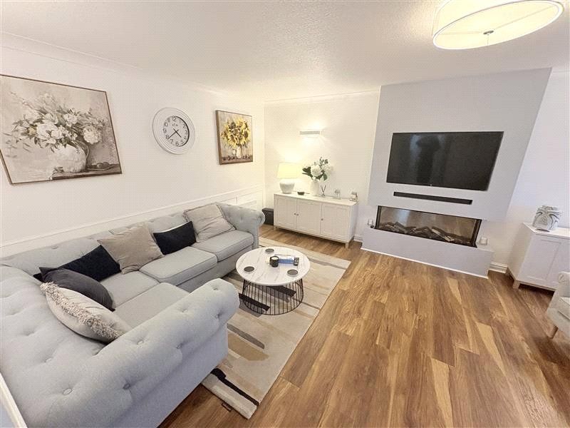 2 bed flat for saleSchools Hill, Cheadle, Greater Manchester SK8 photo 2