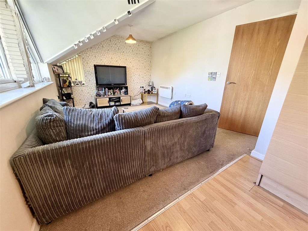 Additional image 4 of 2 bed flat for saleChapel Lane, Kippax, Leeds LS25