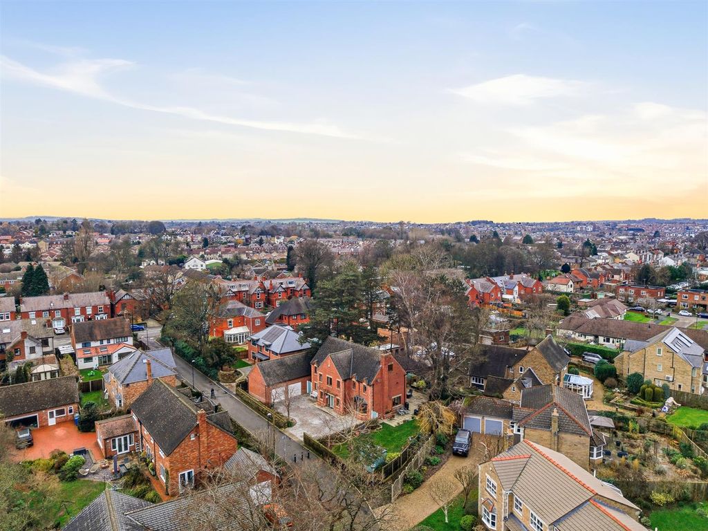 Additional image 2 of 6 bed detached house for saleRye Flatt Lane, Chesterfield S40