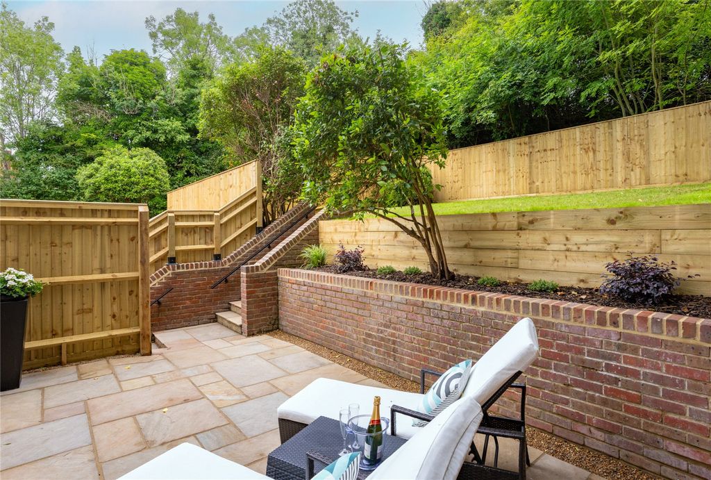 Additional image 6 of 8 bed terraced house for saleWhite Hill, Chesham, Buckinghamshire HP5