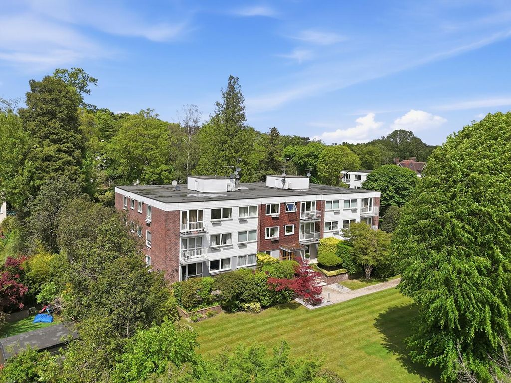 1 bed flat for saleGreenhill, High Road, Buckhurst Hill IG9