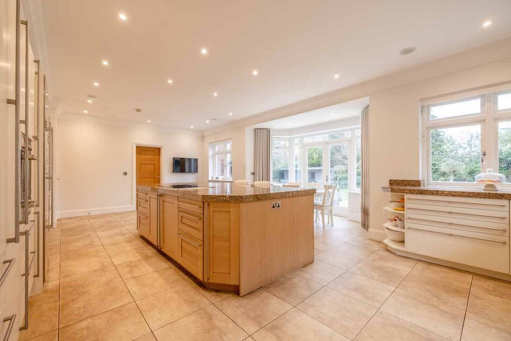 Additional image 12 of 6 bed detached house for saleBurtons Way, Chalfont St Giles HP8