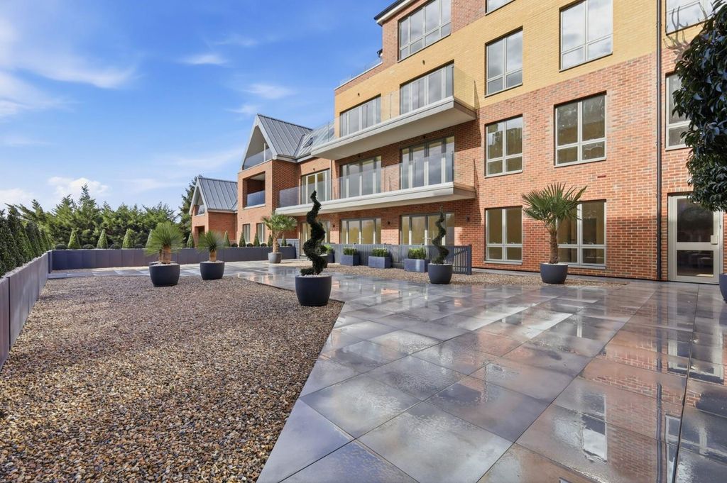 Additional image 17 of 2 bed flat for saleHigh Road, Chigwell IG7