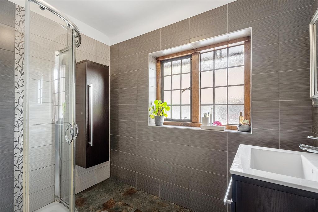 Additional image 20 of 5 bed detached house for saleOakwood Close, Chislehurst BR7