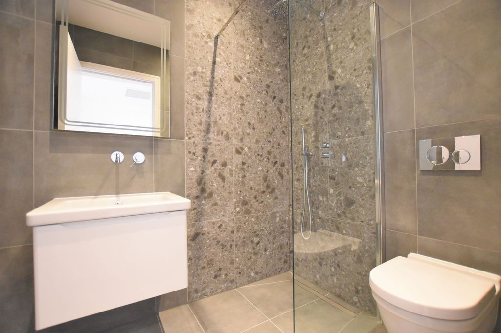 Additional image 9 of 3 bed flat for saleHigh Road, Chigwell IG7