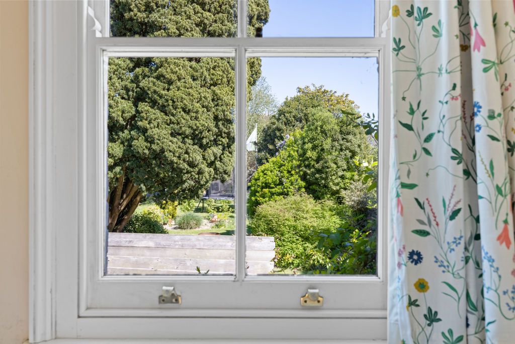Additional image 21 of 4 bed semi-detached house for saleWhyke Road, Chichester PO19