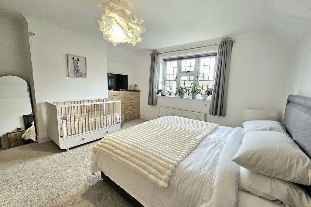Additional image 4 of 2 bed flat for sale20 Heatherdale Road, Camberley, Surrey GU15