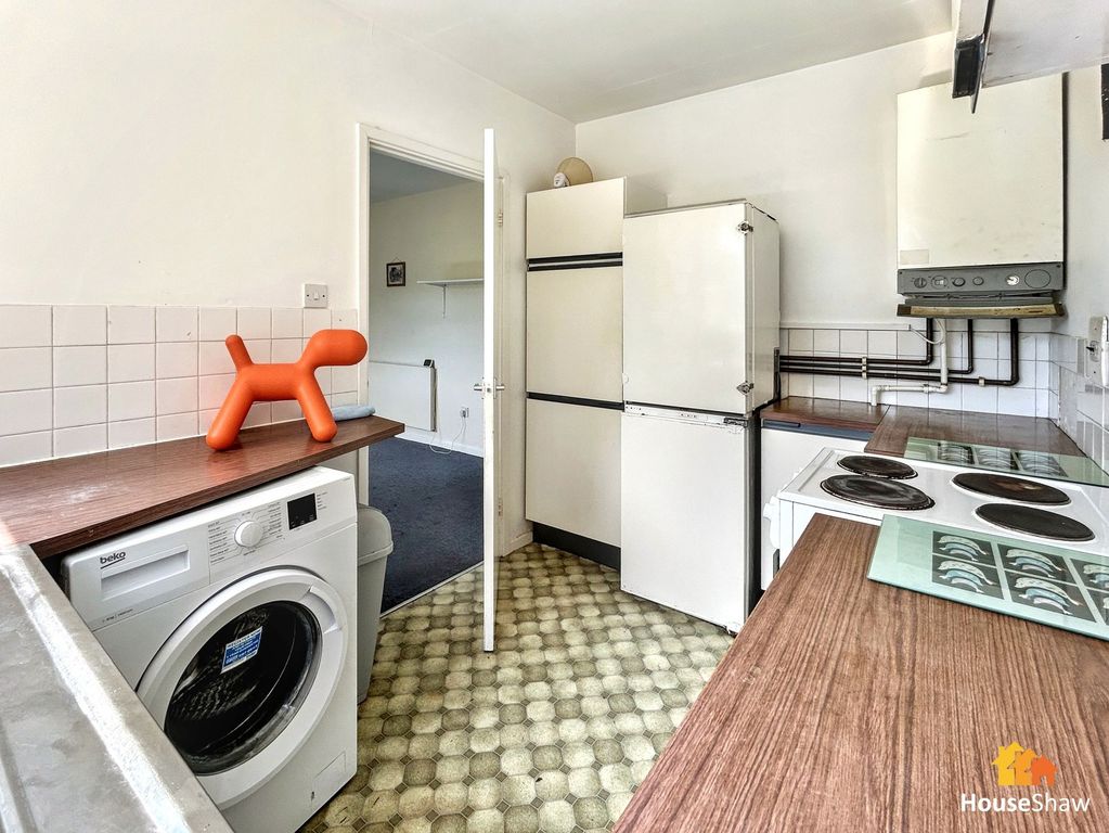 2 bed flat for saleWaterside, Chesham HP5 photo 3