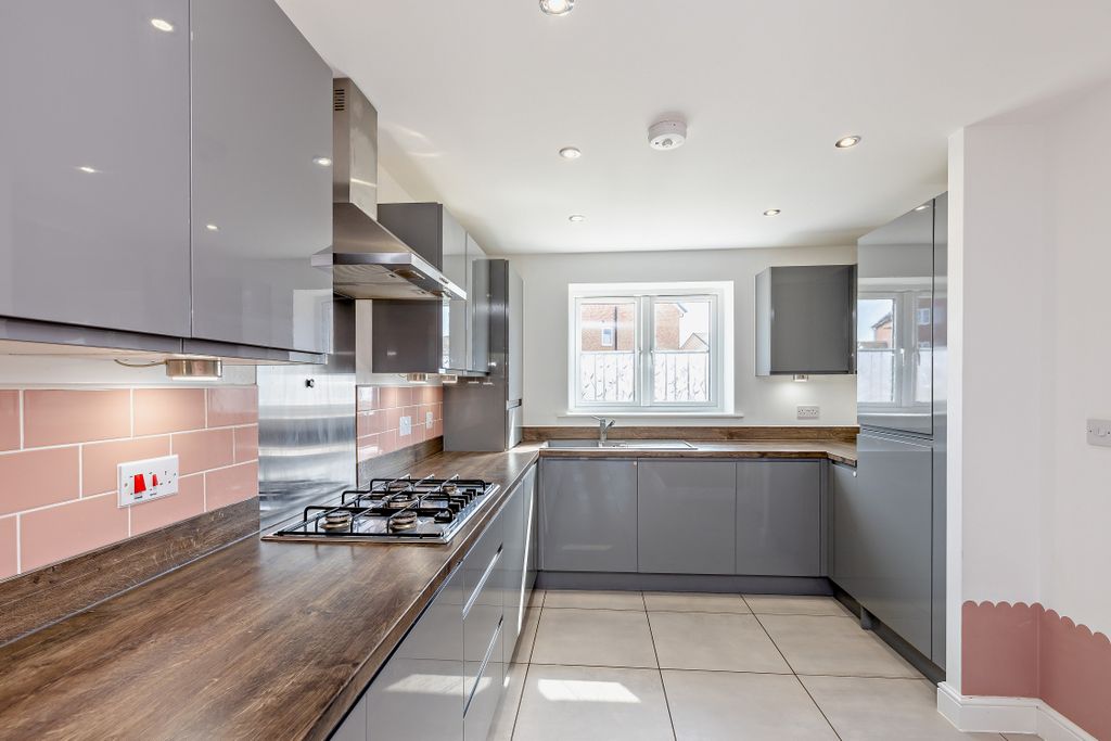 Additional image 6 of 4 bed link detached house for saleWaterside Crescent, Castleford, West Yorkshire WF10