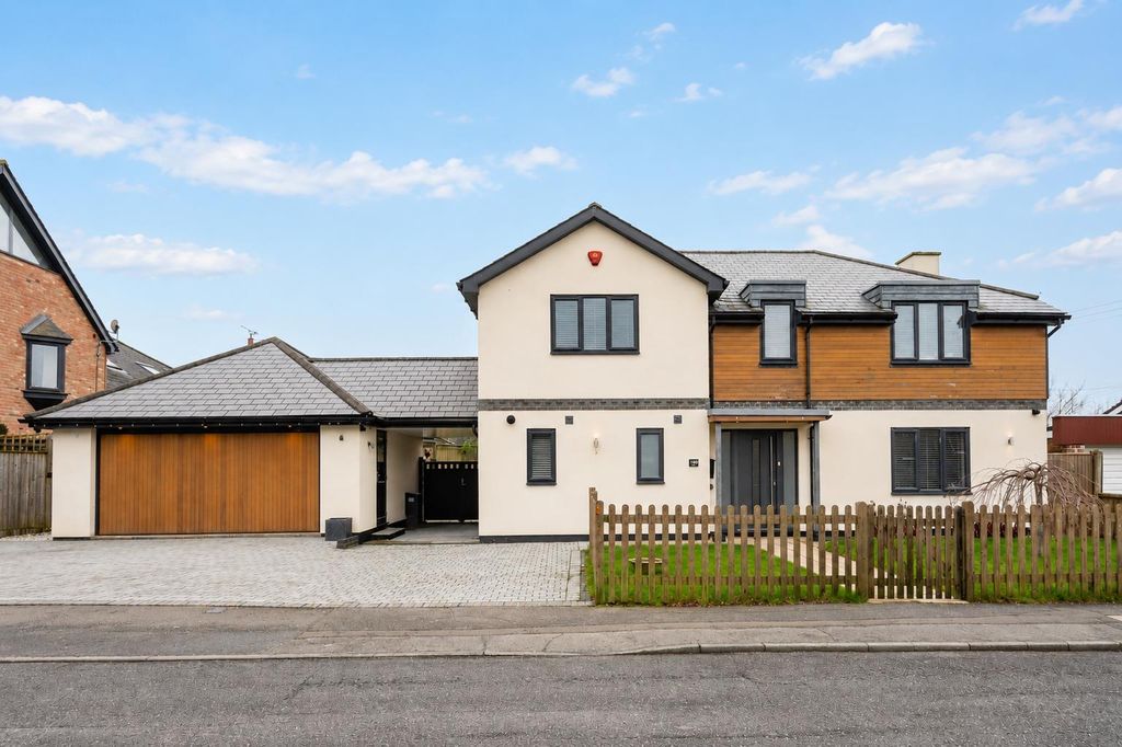 4 bed detached house for saleMill Road, Burgess Hill RH15