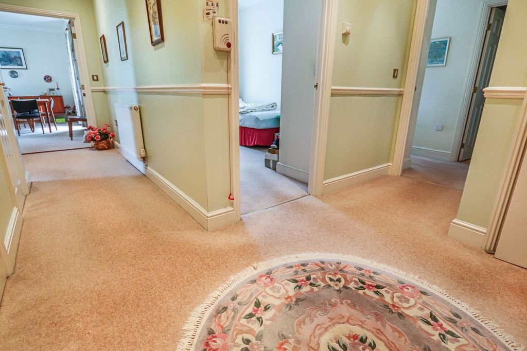 Additional image 10 of 2 bed flat for saleColdstream Road, Caterham CR3