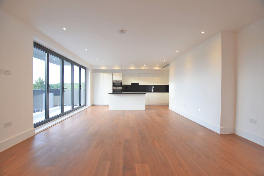 Additional image 4 of 3 bed flat for saleHigh Road, Chigwell IG7