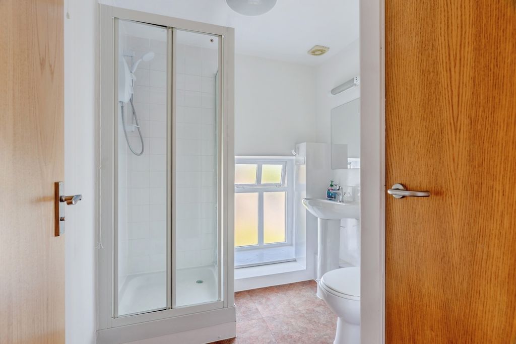 1 bed flat for saleWestgate, Burnley, Lancashire BB11 photo 2