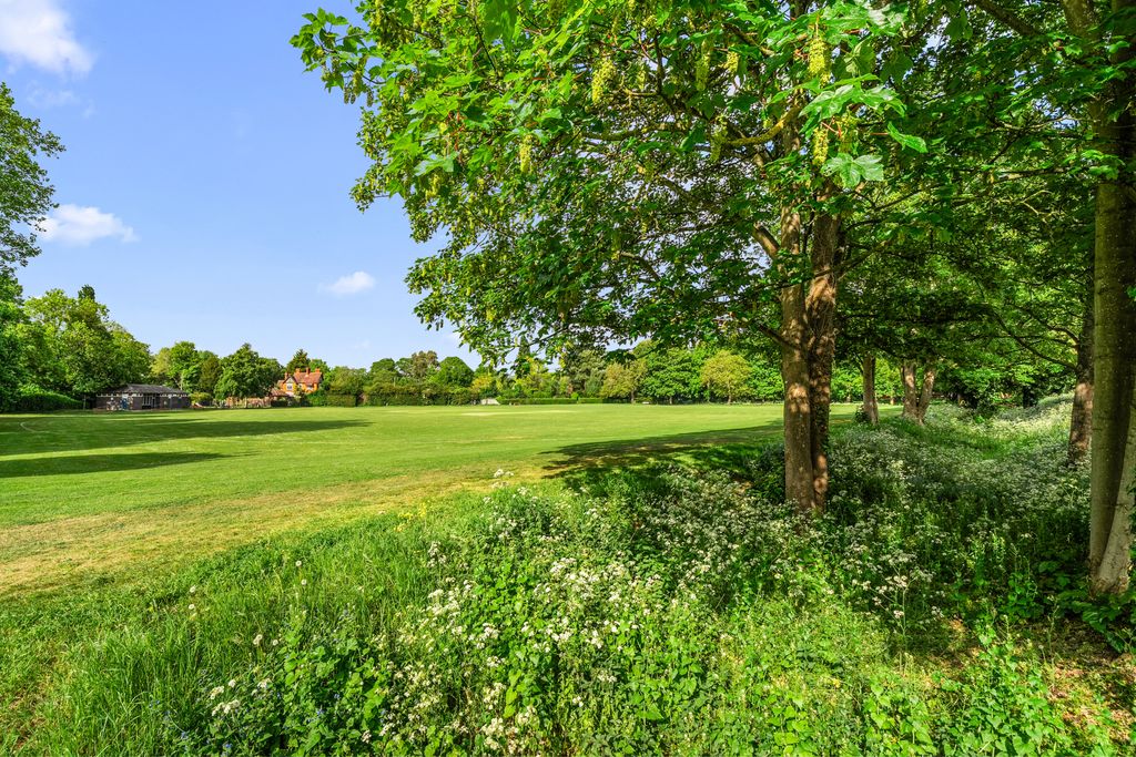 Additional image 21 of 2 bed flat for saleChertsey, Surrey KT16