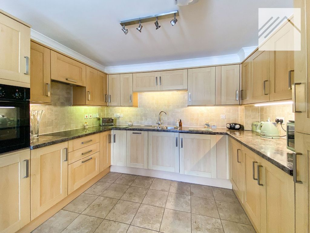 Additional image 3 of 2 bed flat for saleFlat, Hamilton Court, Long Road, Canvey Island SS8