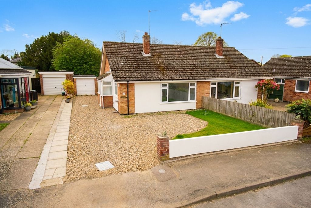 2 bed semi-detached bungalow for saleElms Close, Earsham, Bungay NR35