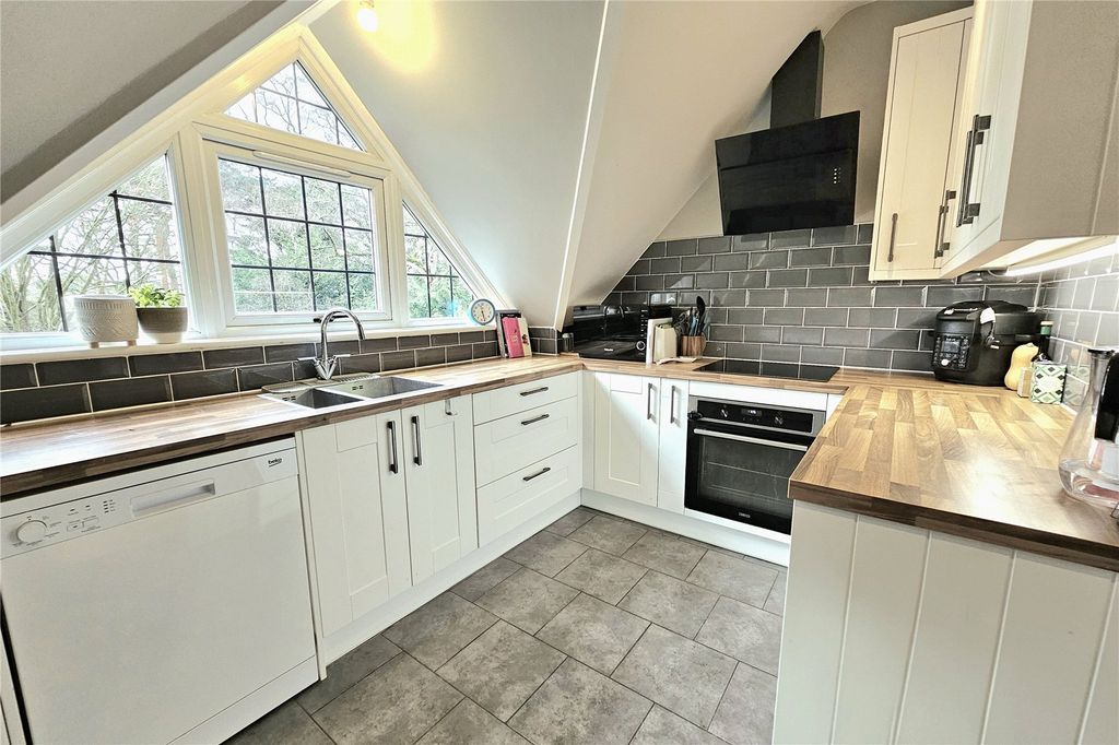 Additional image 5 of 2 bed flat for sale20 Heatherdale Road, Camberley, Surrey GU15
