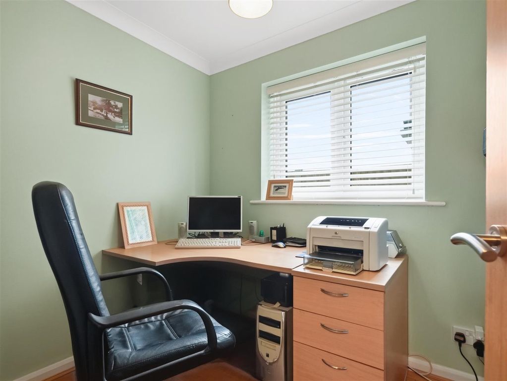 Additional image 28 of 5 bed town house for saleAsquith Close, Christchurch BH23