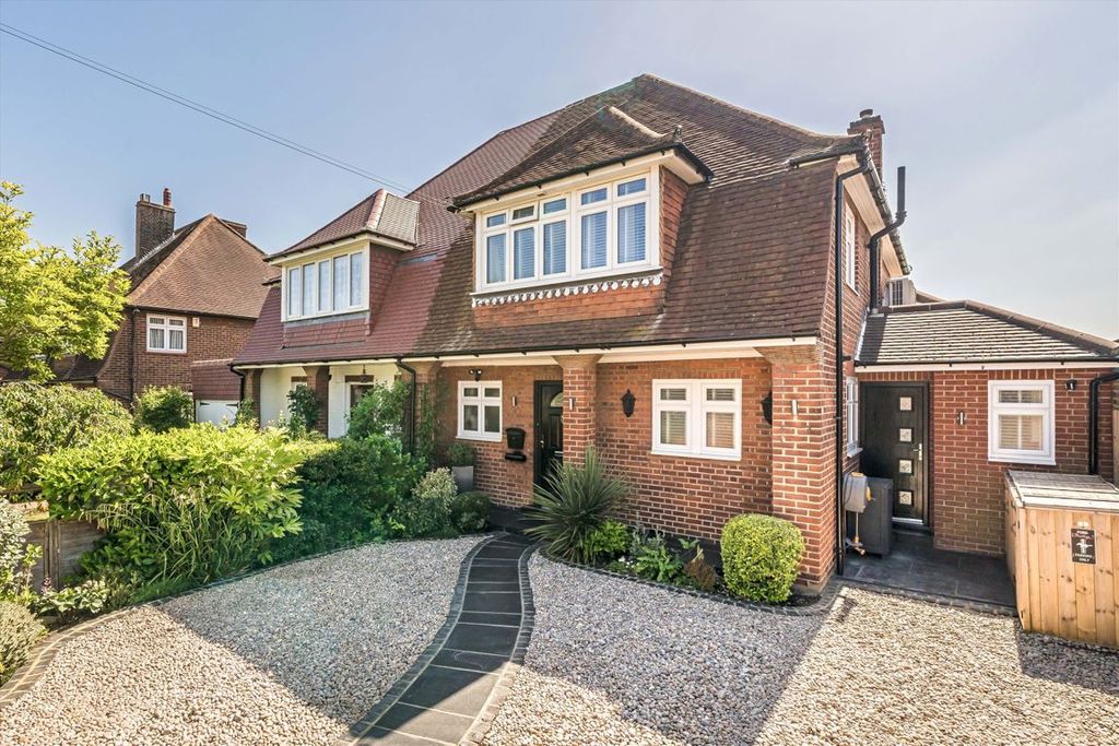 3 bed semi-detached house for saleElmcroft Drive, Chessington KT9