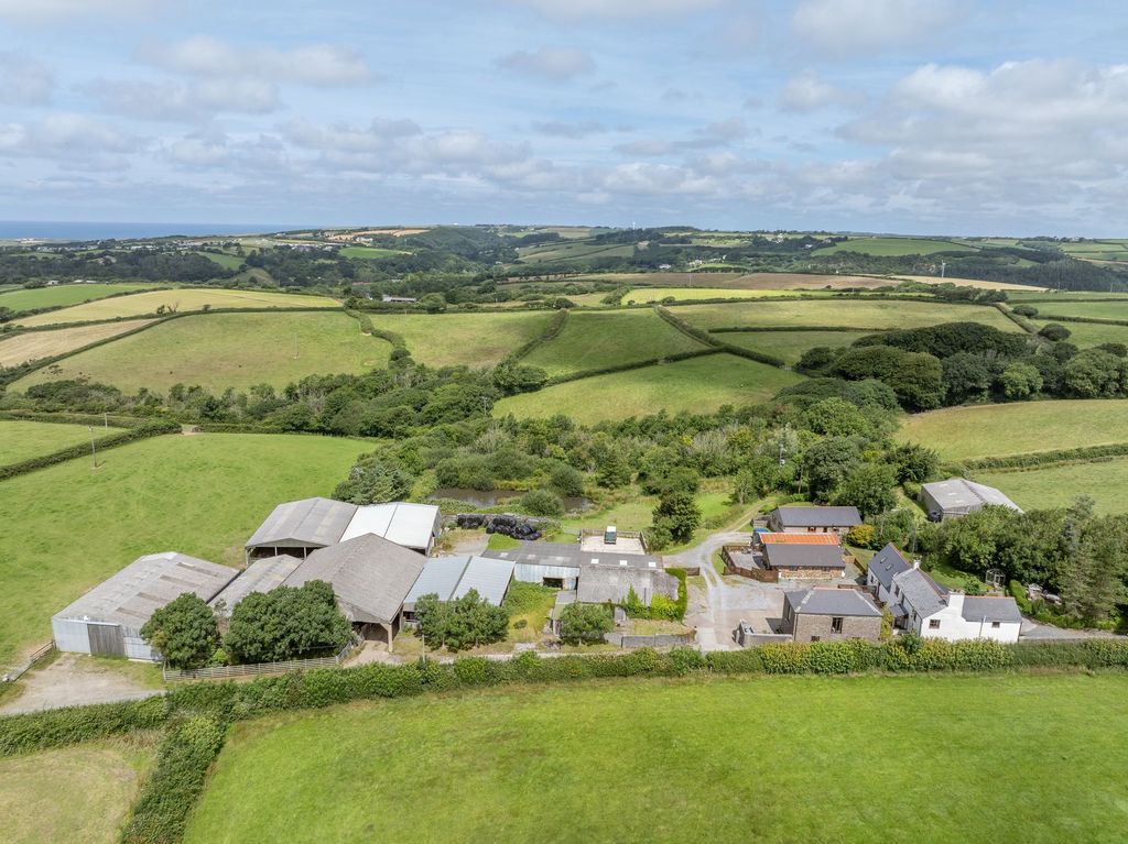 10 bed farm for saleHersham, Bude EX23
