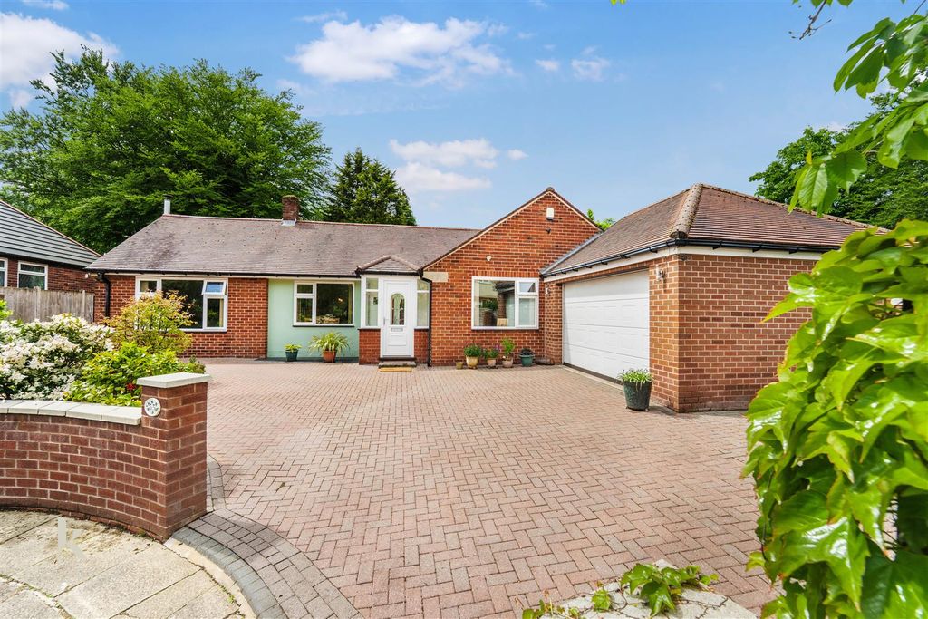 3 bed bungalow for saleWest Drive, Bury BL9